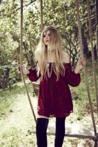 kırmızı uzun dantel bluz