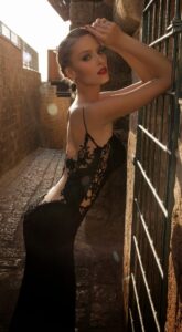 mango dantel detaylı parti elbisesi