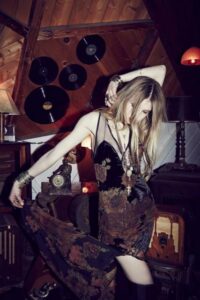 tül ve kadife karışımı uzun elbise