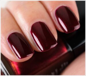 Sezonun En Trend Rengi - bordo oje modası