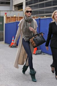 bileğe kadar gelen uzun hırka modeli