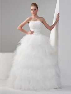 kabarık tül gelinlik modeli