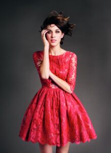 kırmızı dantel abiye elbise