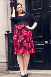 genç büyük beden elbise modeli