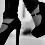 bilekten bağlamalı topuklu ayakkabı