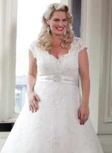 dantelli büyük beden gelinlik modeli