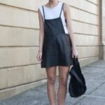 deri görünümlü elbise modeli