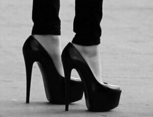 siyah platform topuk ayakkabı