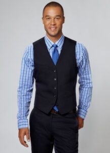 siyah yelekli takım elbise modeli