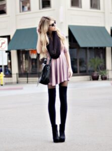 Diz üstü çizmelerle ayakkabı kombinleri