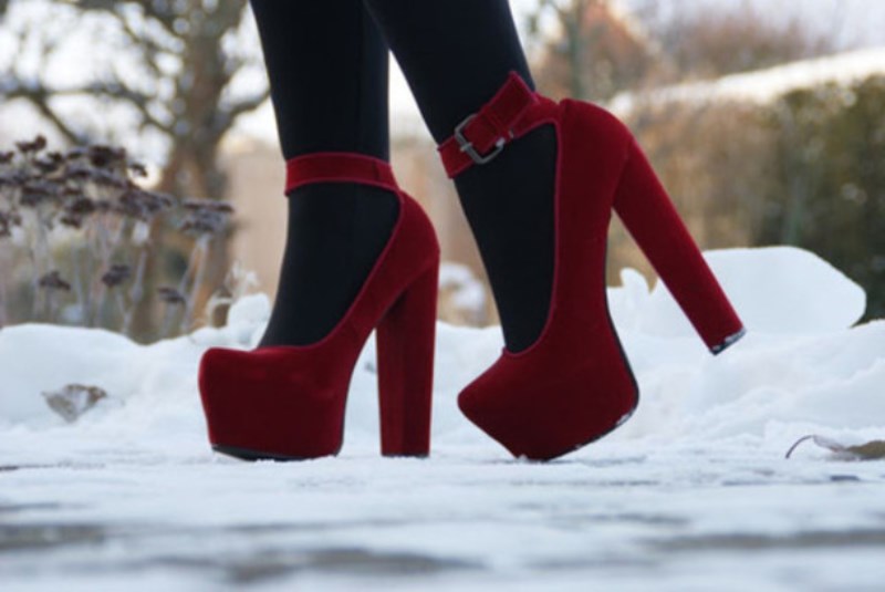 bilekten bağlamalı kadife ayakkabı