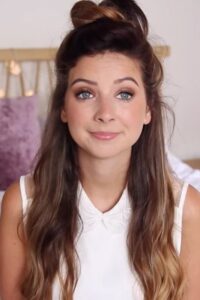 dalgalı saç yarım topuz modeli