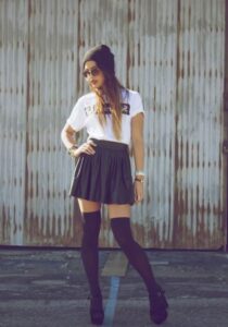 diz üstü çorap ve etek kombinleri