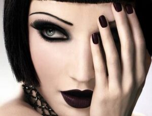 siyaha bakan ruj modası