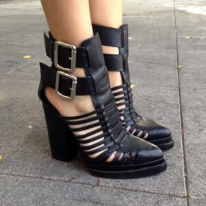 topuklu cut out bot modeli