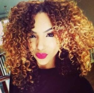 kısa kıvırcık saç modeli