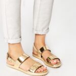 altın rengi sandalet modeli