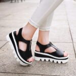 kalın taban siyah sandalet modeli