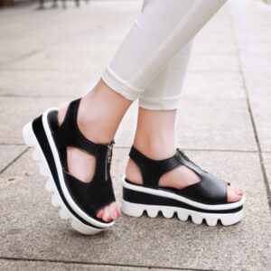 kalın taban siyah sandalet modeli