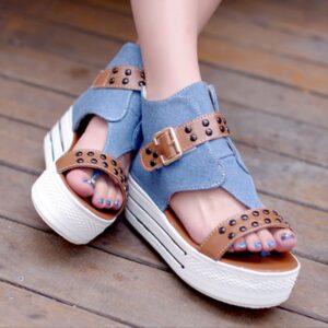 kalın yüksek tabanlı sandalet modeli