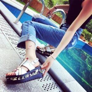 yüksek ve kalın taban sandalet modeli