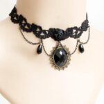 gotik tasma kolye modeli