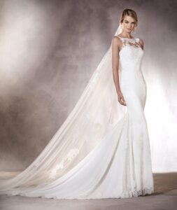 pronovias uzun kuyruklu gelinlik modeli
