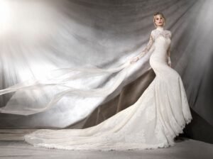 pronovias uzun kollu gelinlik modeli