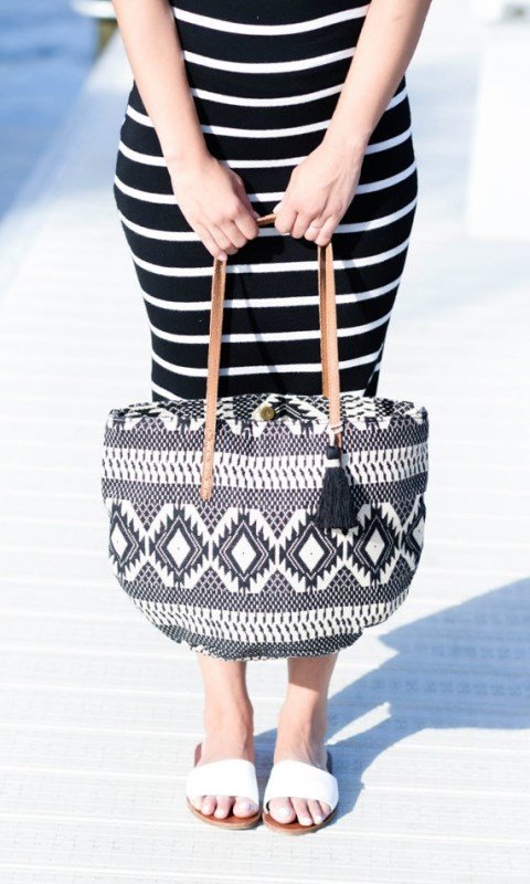 en trend çanta modelleri - grafik desenli çanta modeli