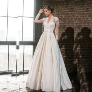 kolları dantel gelinlik modeli