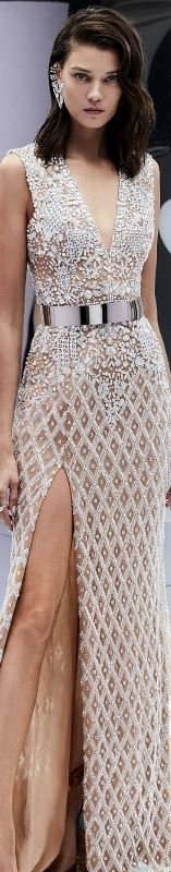 Zuhair derin yırtmaçlı elbise modelleri