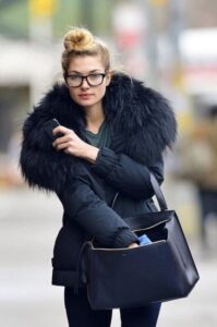 siyah puffer mont modeli