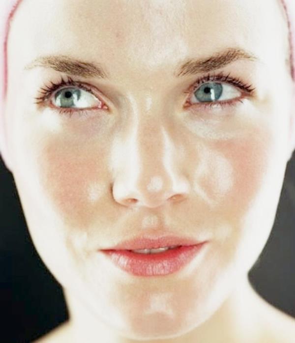 Yağlı Cilt Bakımı Nasıl Olmalı