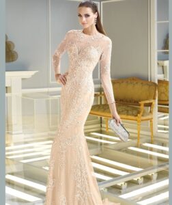 dantel işlemeli uzun kollu abiye elbise modeli