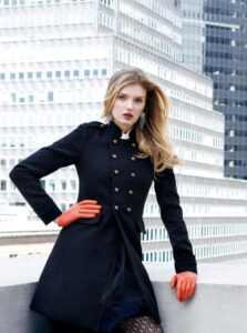 metal düğme aksesuarlı palto modeli