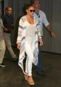 Jennifer-Lopezin hava alanı kıyafeti