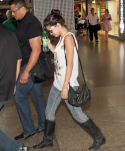 ünlülerin hava alanı halleri