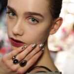 güzellik trendleri - metalik oje modelleri