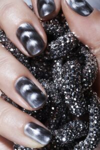 koyu renk metalik oje modeli