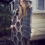 ten rengi üzerine siyah dantelli elbise