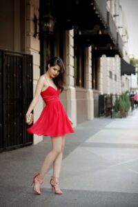 kırmızı kokteyl elbise modeli