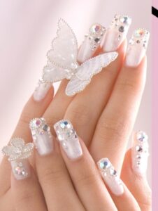 gelinler için tırnak süslemeleri