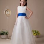 beyaz uzun kız çocuk gelinlik modeli