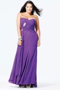 genç tarzda büyük beden elbise modeli