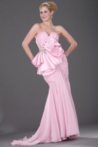 zayıf gösteren abiye elbise modeli