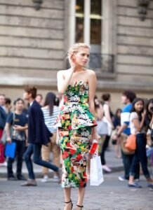 klasik çiçekli elbise modeli