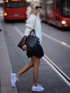 flatform spor ayakkabı etek kombini