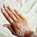 beyaz kına dövme modeli