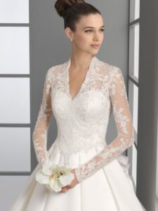 kolları dantel gelinlik modeli