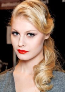 sünnet annesi saç modeli